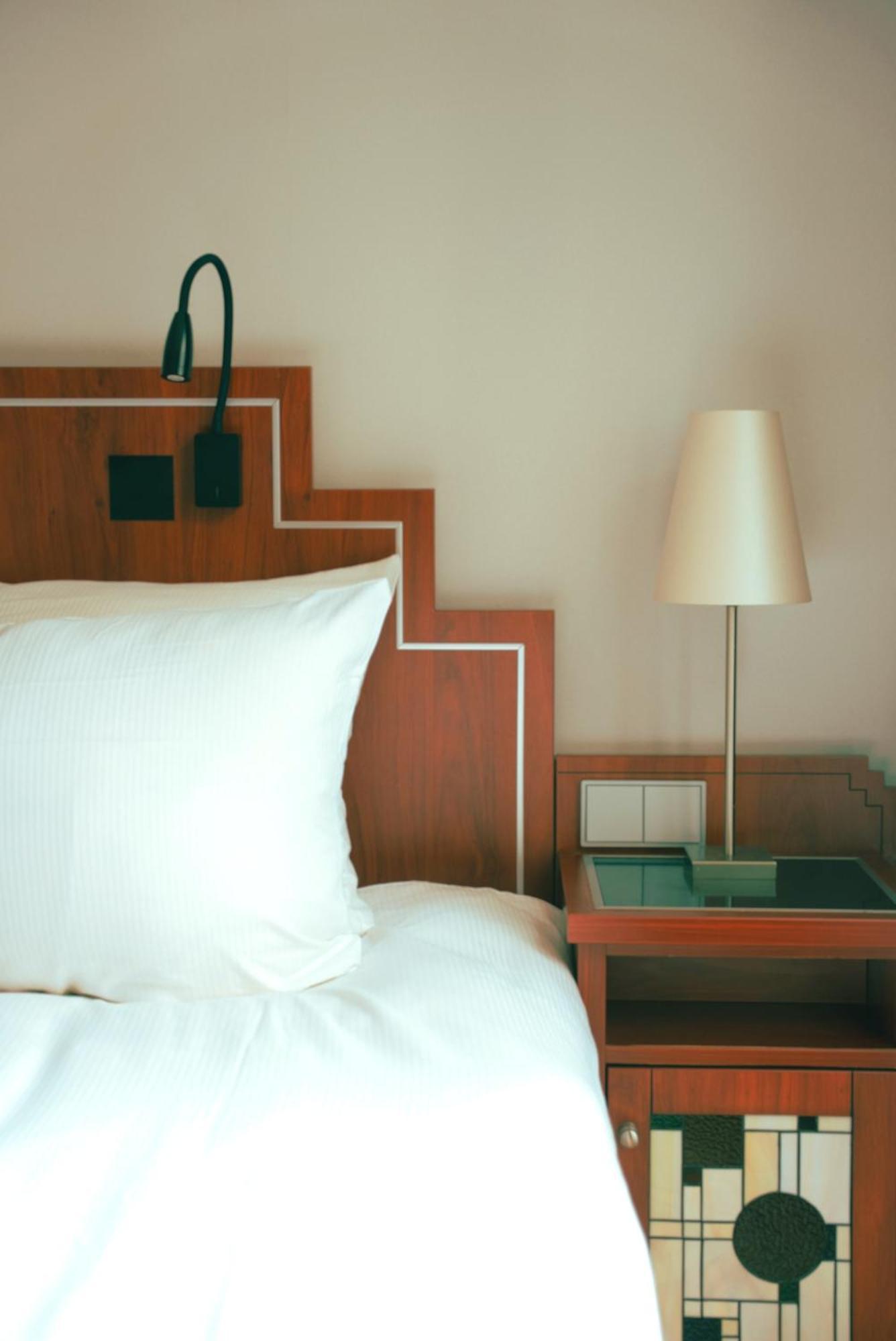 Comfy room canal view